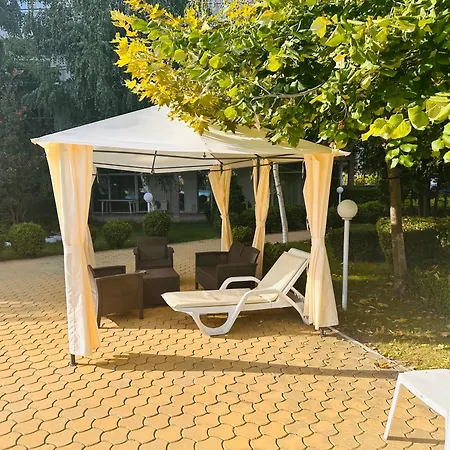 Cozy Mood Two-bed Flat In Sunny 아파트 *